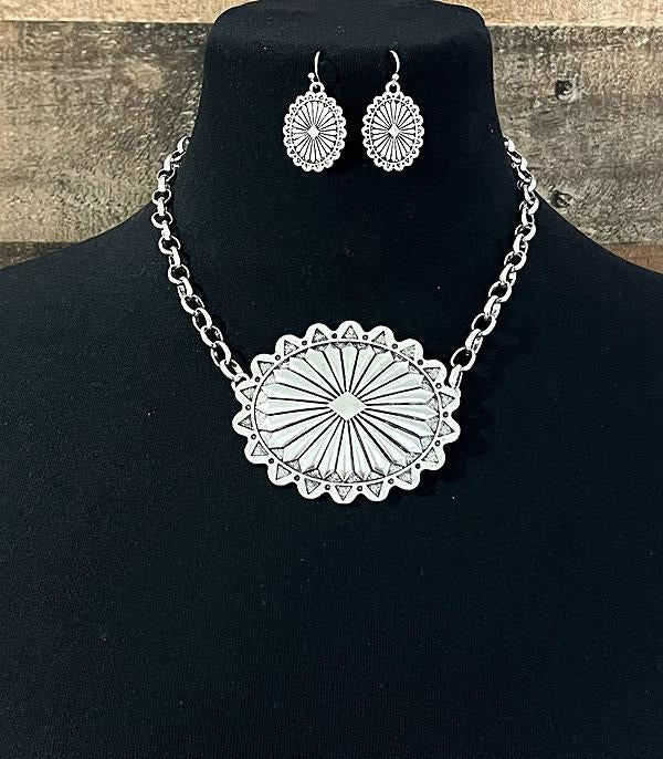 Concho necklace set